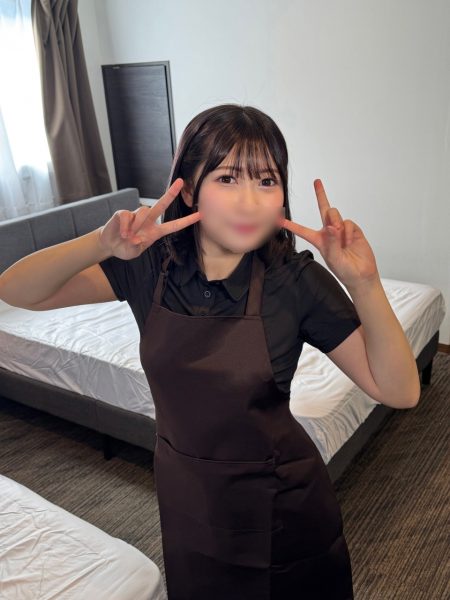 FC2PPV-4930994-RM [Reducing Mosaic] When I showed off my fully erect dick to a hotel cleaning part-time worker, she was so intrigued…I even had creampie sex with her.
